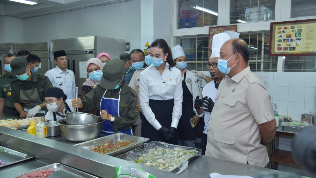 BGN Sibolga dan Menpar Tinjau Praktik Siswa SPPI Batch-3 di Dapur NHI