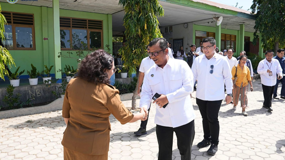 BGN Sibolga Bersama BPOM dan PCO RI Tinjau Pelaksanaan MBG di Kupang